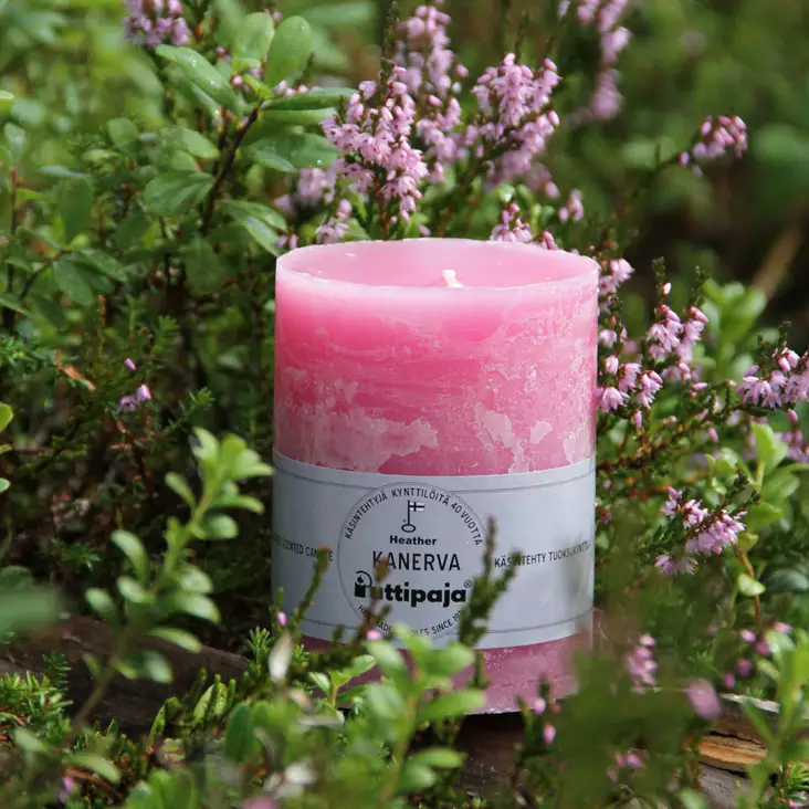 Läpivärjätty tuoksukynttilä 10cm, Kanerva - Tuoksukynttilät - 2000490 - 1