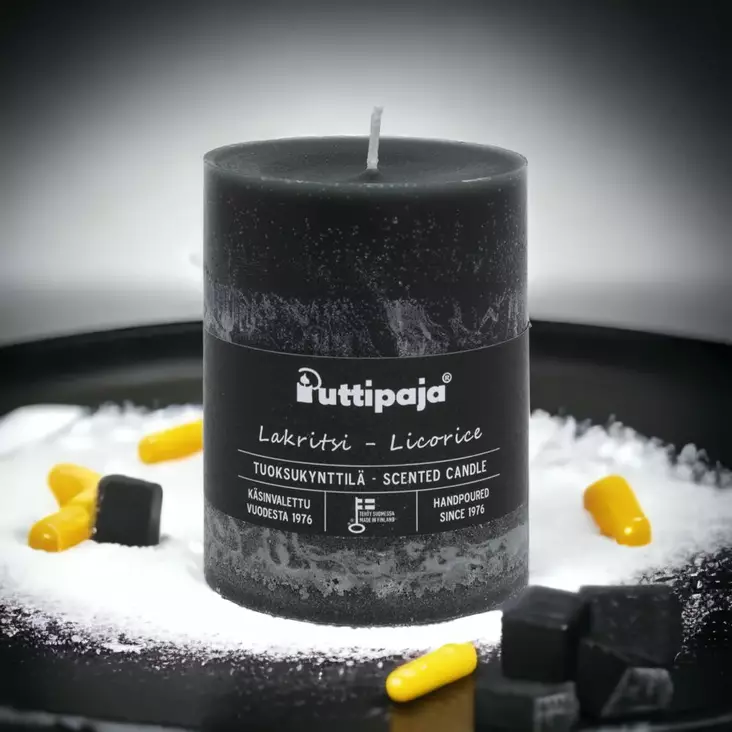 Läpivärjätty tuoksukynttilä 10cm, lakritsi - Tuoksukynttilät - 2000430 - 1