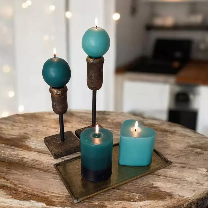 Puinen ohut kynttilänjalka puisella alustalla, keskikoko 22 cm - Kynttilänjalat kruunukynttilöille - 4098320 - 1