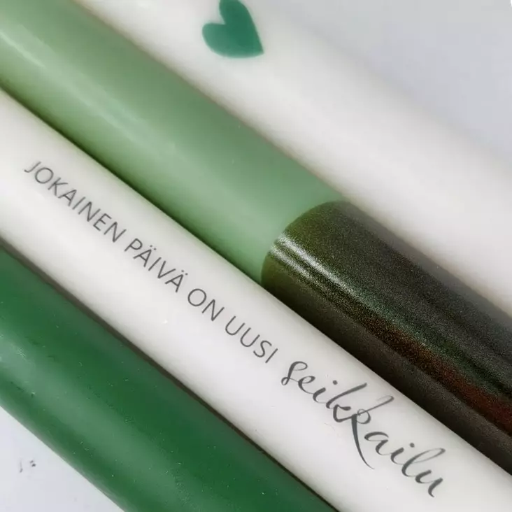 Mietelausekruunukynttilät "JOKAINEN PÄIVÄ ON UUSI SEIKKAILU", 4 kpl/pkt - Mietelausekruunukynttilät - 29013-37-1 - 2
