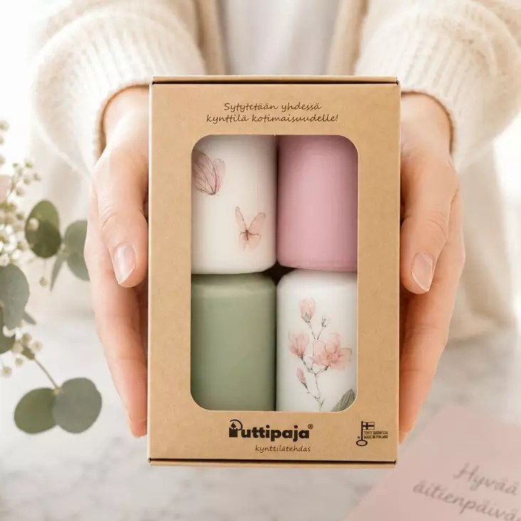 Pöytäkynttiläpakkaus 4 kpl – Magnolia & Perhoset - Mietelausekynttilät - 27112-ke-8540-1 - 1