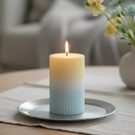 Dip dye vekkikynttilä vaaleankeltainen, vaaleansininen 12 cm - Dip dye -raitakynttilät - 14604V-0322 - 1