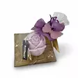 Lila soijavaha-ruusukynttilä kultaisella alustalla - Valmiit lahjapaketit - 792806023 - 1