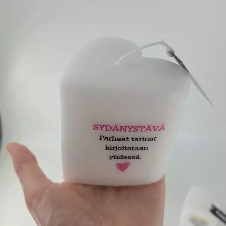 Puttipaja Sydänkynttilä – Sydänystävä - Parhaat tarinat kirjoitetaan yhdessä. - Ystävänpäiväkynttilät - 2714108ys-SY-3 - 1
