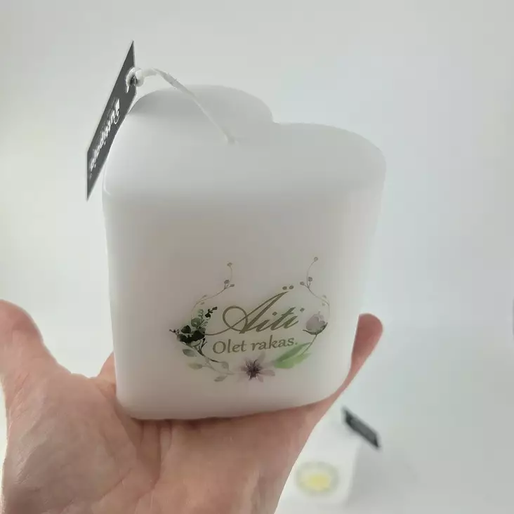 Sydänkynttilä – Äiti, olet rakas (vihreä kukkakuvio) - Äitienpäiväkynttilät - 2714108ai-ku-33 - 1