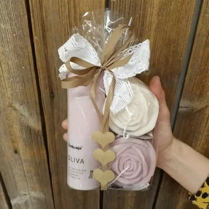 Lahjapakkaus Oliva-vaha kynttilä ja ruusut - Kynttiläpaketit - 80-27060-85 - 1