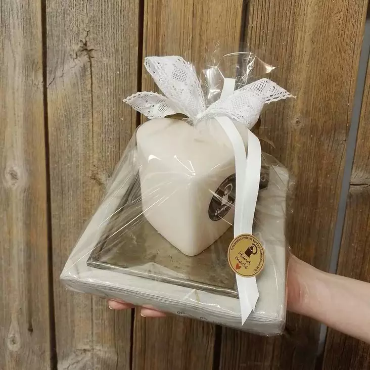 Lahjapakkaus: sydänkynttilä, alunen ja servietti - Kynttiläpaketit - 80-140891-05 - 1