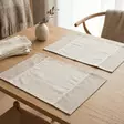 Pellavansävyinen Harmonia-pöytätabletti, jossa on kaunis pitsireunus. - Keittiötekstiilit - 440436 - 1