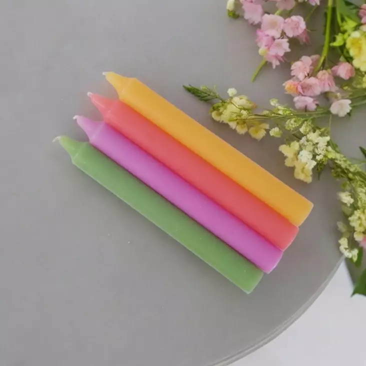 Kruunukynttiläpakkaus Sirkus - Läpivärjätyt kruunut - 15013-4-99 - 1