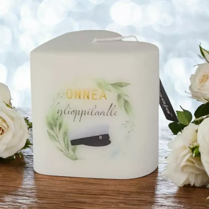 Onnittelusydänkynttilä "Ylioppilaslakki", 8 cm - Ylioppilaskynttilät - 2714108YOLa - 1