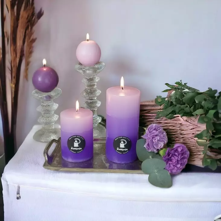 Raitakynttilä Syreeni - Raidalliset pöytäkynttilät - 1670423sy - 1